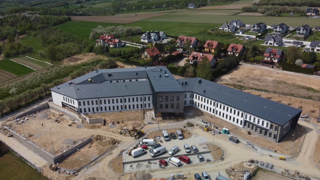 Budowa szkoły i przedszkola w Przybysławicach